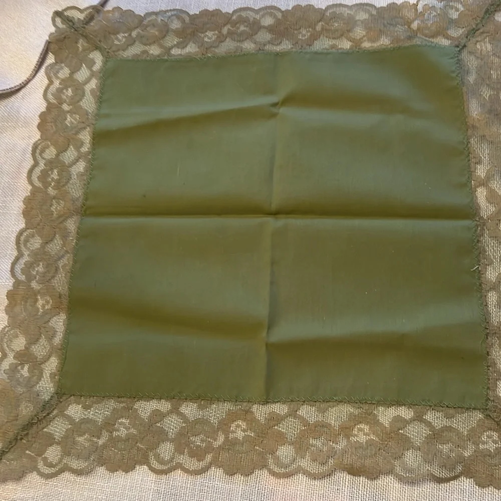 VTG Avocado Green Lace-Trimmed Napkins (x4)